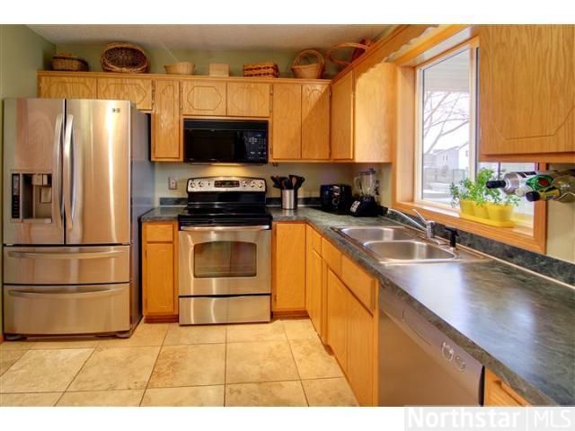 284 Hickory Ln E, Shakopee, MN 55379
