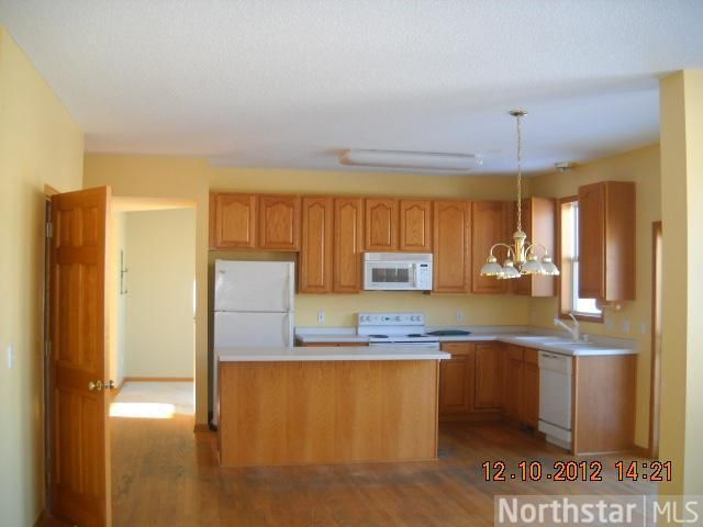 2710 Autumn Woods Dr, Chaska, MN 55318