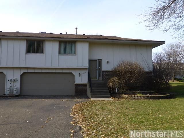 1004 Pontiac Ct, Chanhassen, MN 55317