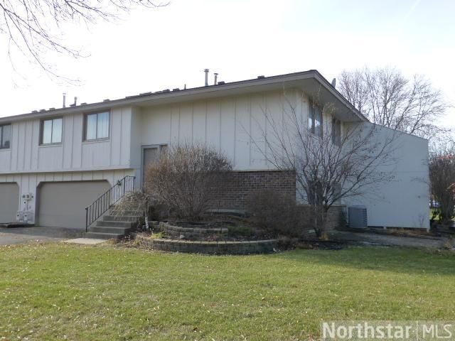 1004 Pontiac Ct, Chanhassen, MN 55317