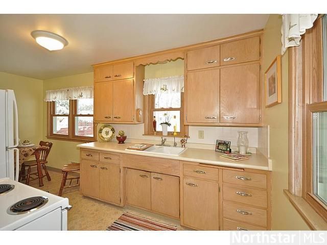 1267 Roma Ave, Roseville, MN 55113
