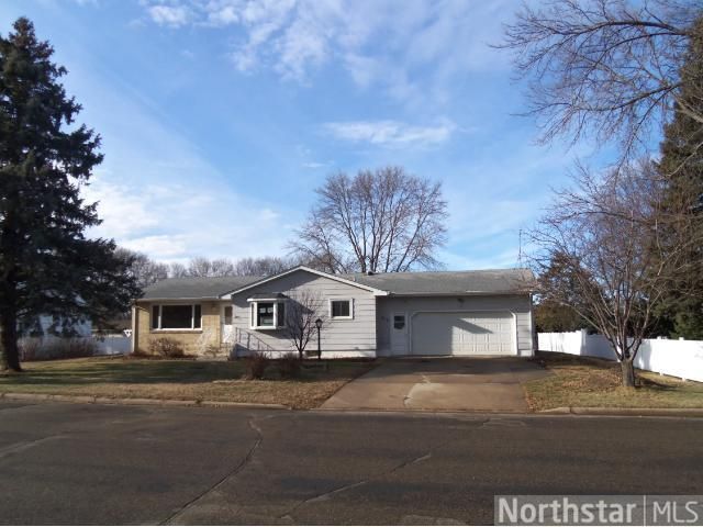 912 10th St, Farmington, MN 55024