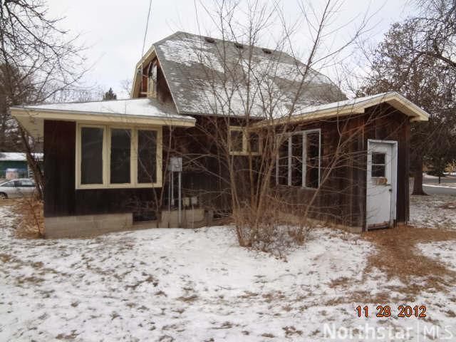 6157 Elm St, North Branch, MN 55056