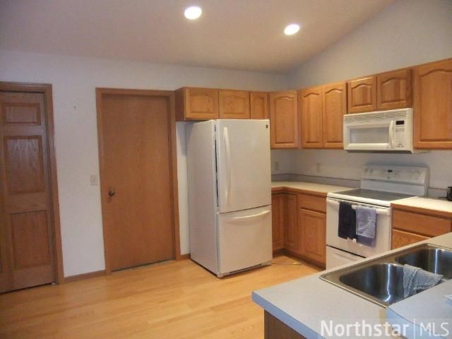 300 Deer Path Dr #5, Osceola, WI 54020