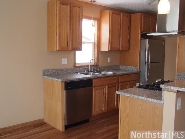 4528 Scott Trl, Eagan, MN 55122