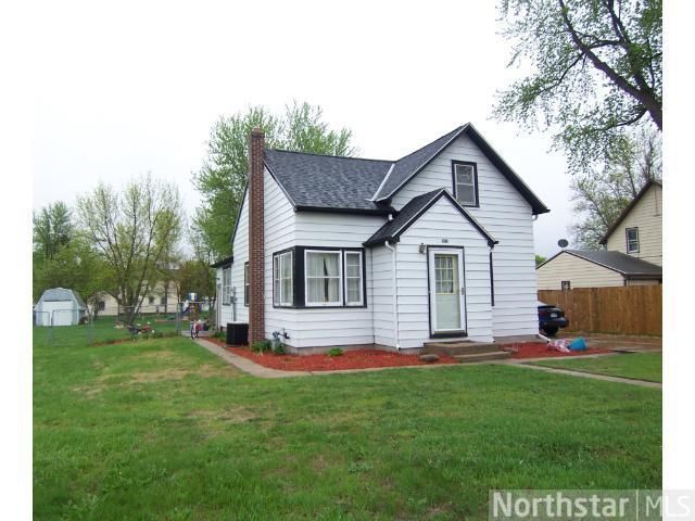 417 W 4th St, Winthrop, MN 55396