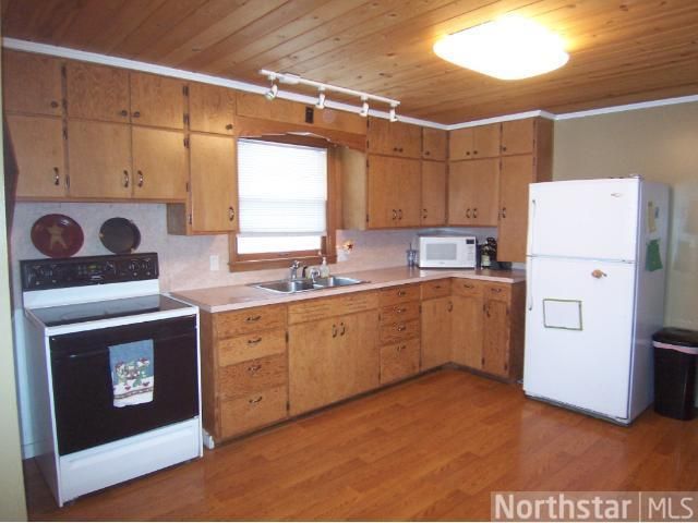 417 W 4th St, Winthrop, MN 55396