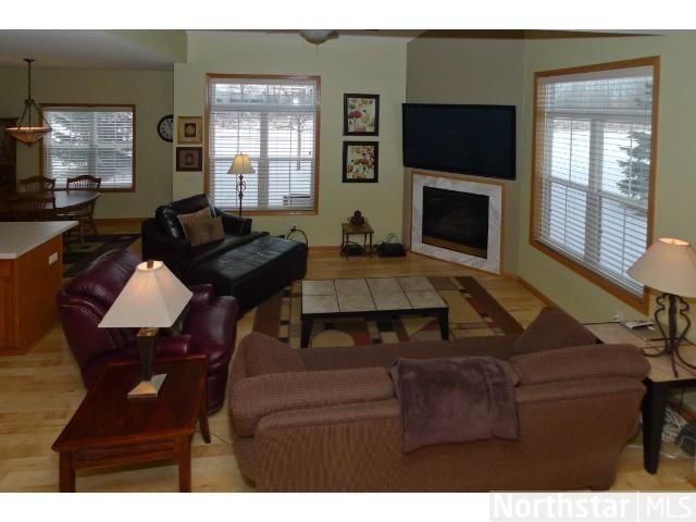7530 5th St N, Oakdale, MN 55128
