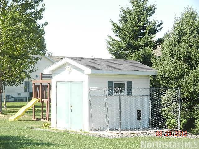 917 4th St E, Litchfield, MN 55355