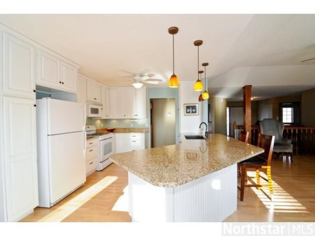 588 Hackmore Dr, Eagan, MN 55123