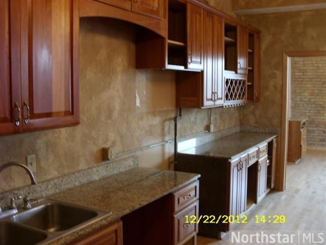 328 9th St E #201, Saint Paul, MN 55101