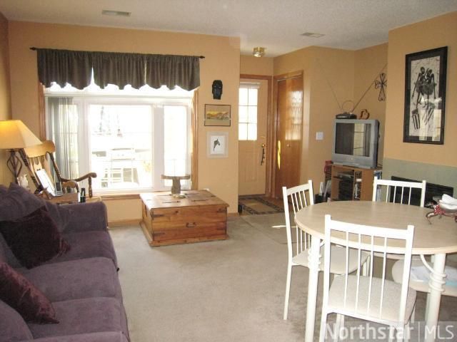 454 Aqua Cir #0916, Lino Lakes, MN 55014