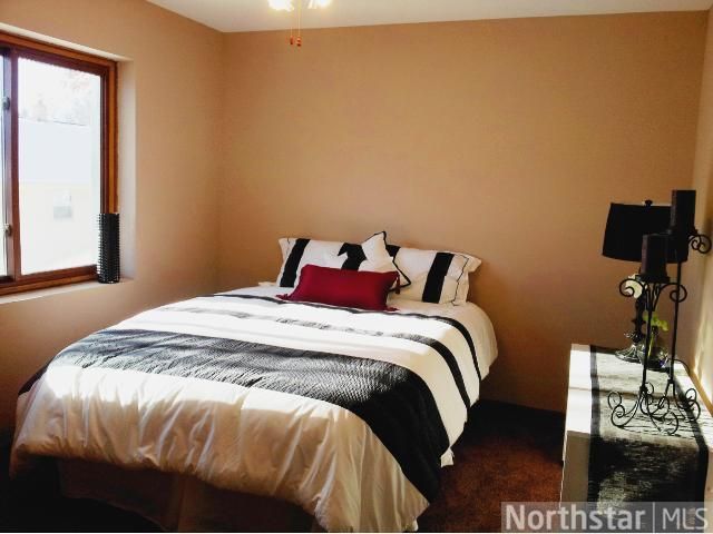 1526 Larpenteur Ave E, Saint Paul, MN 55109