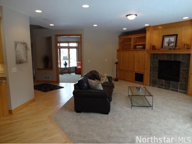 2425 Wildwood Dr, Shakopee, MN 55379