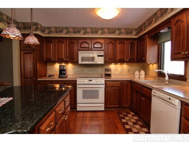 2966 Chisholm Pw, Maplewood, MN 55109