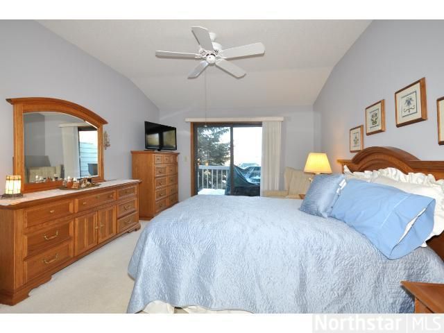 1734 Green Crest Dr, Victoria, MN 55386