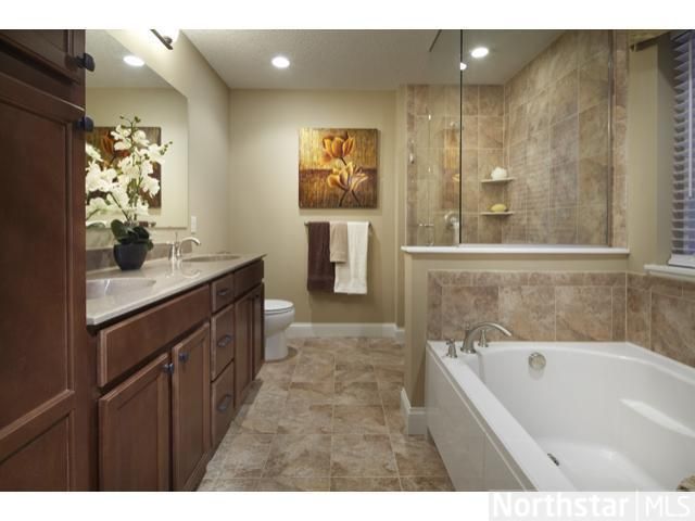 3237 D Countryside Ct, Woodbury, MN 55129
