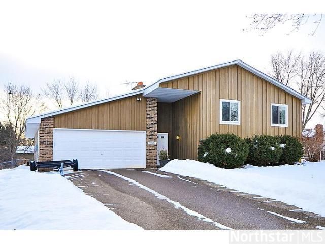 9825 107th Ave N, Maple Grove, MN 55369