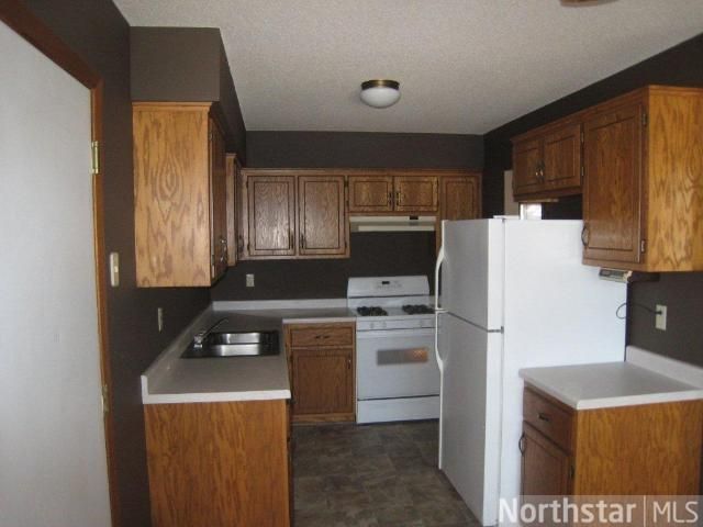 59 6 1/2 St NW, Elk River, MN 55330