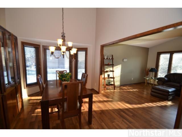 13878 Duluth Dr, Apple Valley, MN 55124