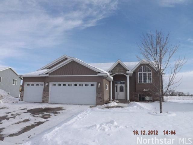991 Waters Edge Cir, Avon, MN 56310