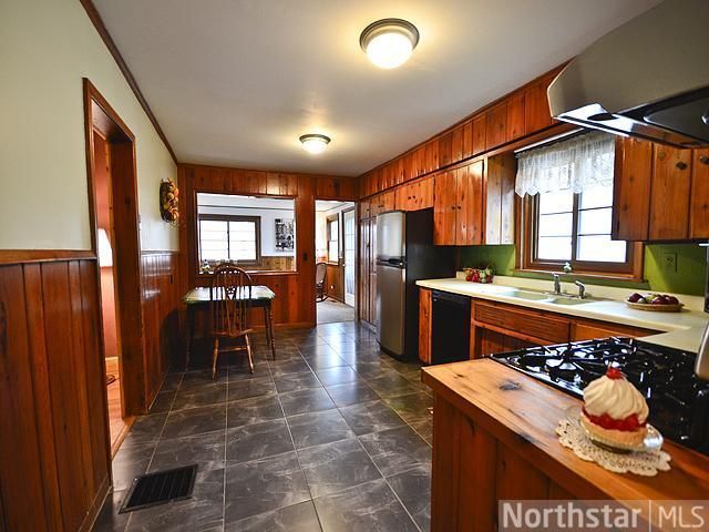 2155 Prosperity Rd N, Maplewood, MN 55109