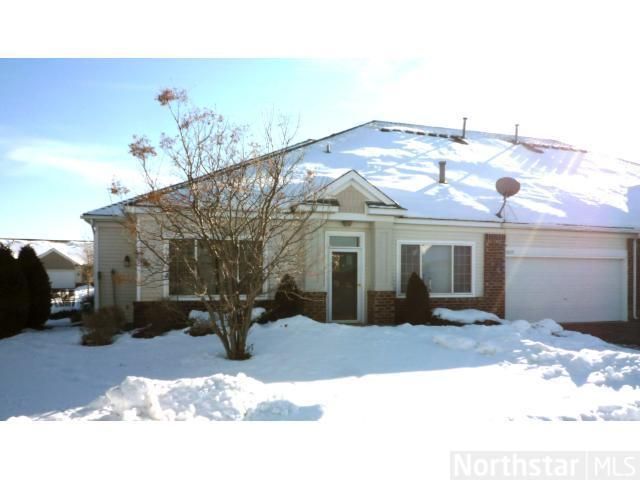 5939 Prairie Ridge Dr, Roseville, MN 55126