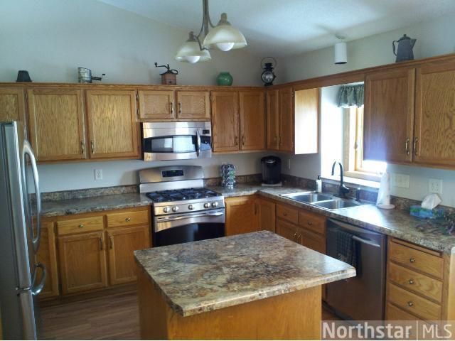 9724 77th St S, Cottage Grove, MN 55016
