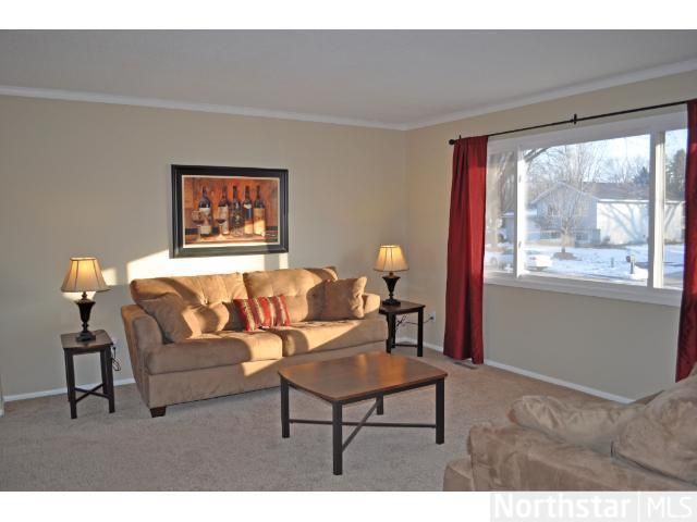 8010 W 107th St, Bloomington, MN 55438