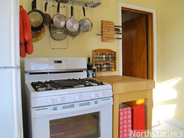1264 Grotto St N, Saint Paul, MN 55117
