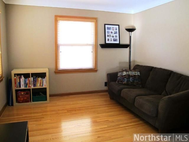 1264 Grotto St N, Saint Paul, MN 55117