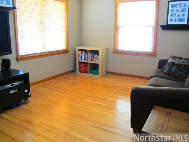1264 Grotto St N, Saint Paul, MN 55117