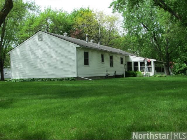 711 S Crescent Ln, Litchfield, MN 55355