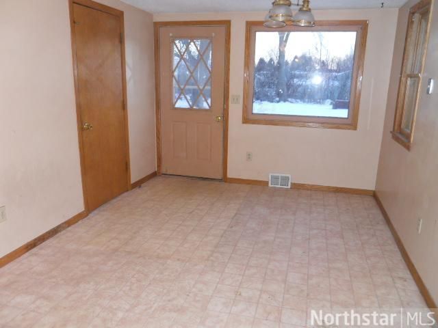 914 5th Ave NE, Little Falls, MN 56345
