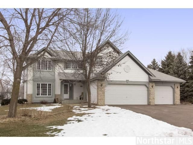 673 Willow Grove Ln, Vadnais Heights, MN 55127