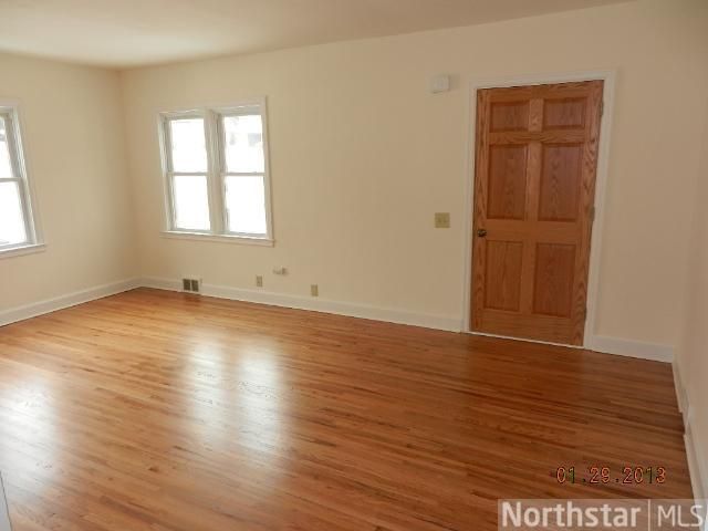 33 Larpenteur Ave E, Maplewood, MN 55117