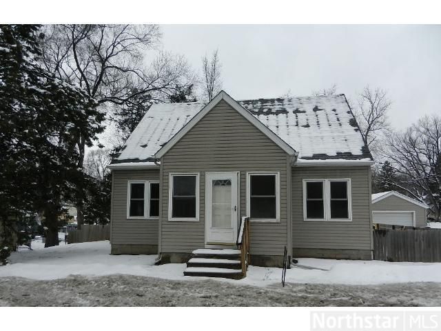 33 Larpenteur Ave E, Maplewood, MN 55117