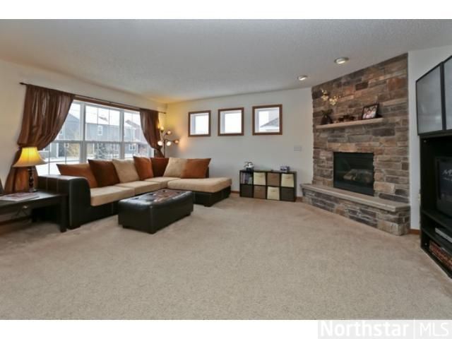 15895 Dutton Ln, Apple Valley, MN 55124
