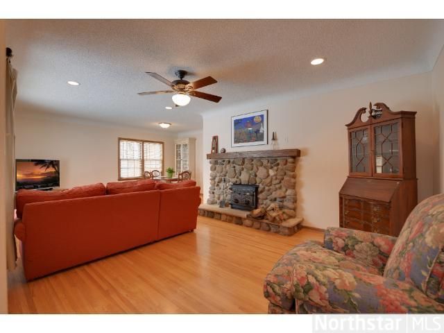 1645 Howard Ave, Maple Plain, MN 55359
