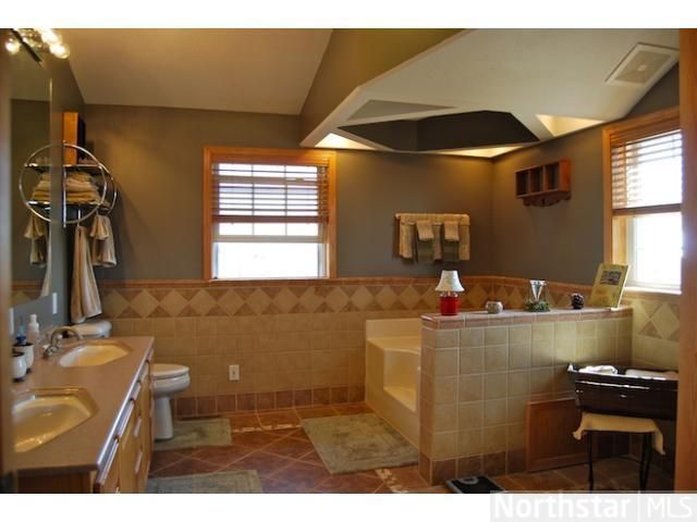 862 4th Ave SE, Arlington, MN 55307