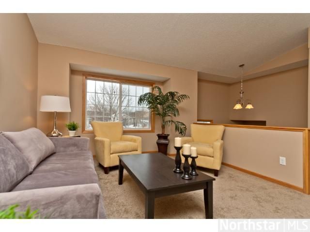 1304 Creekside Dr, Waconia, MN 55387