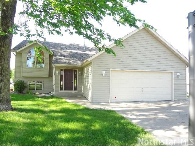 1113 3rd St SE, Faribault, MN 55021