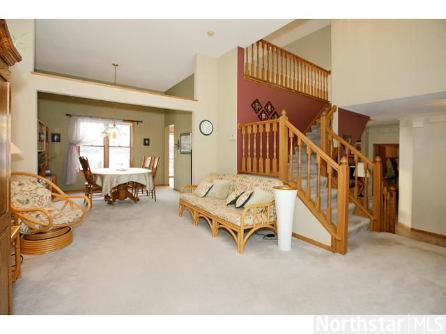 4680 Hillvale Ave N, Oakdale, MN 55128