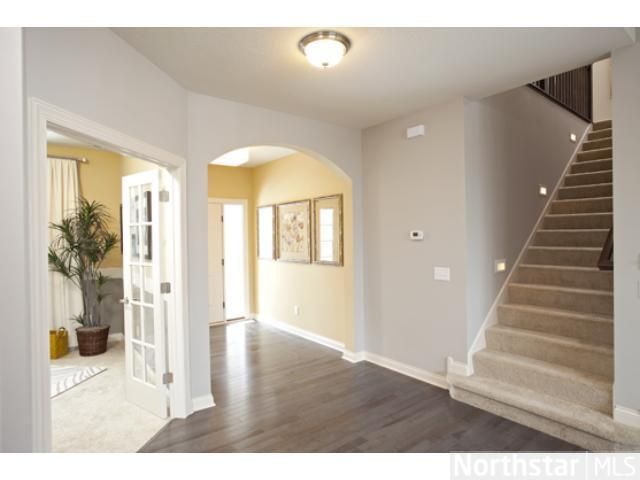 4458 Royal Hills Dr, Arden Hills, MN 55112