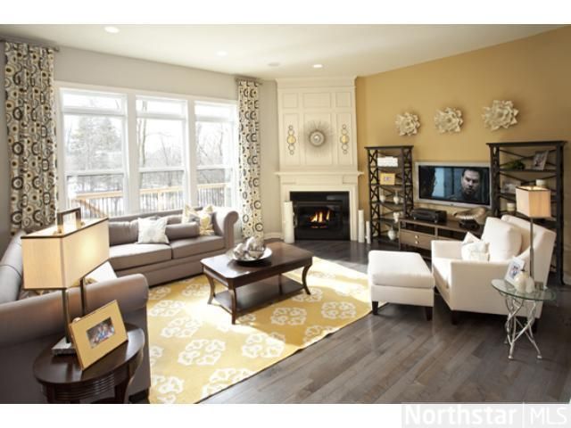 4458 Royal Hills Dr, Arden Hills, MN 55112
