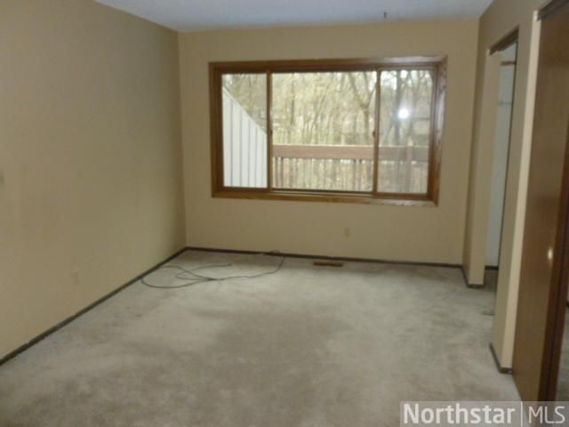 206 River Woods Ln, Burnsville, MN 55337