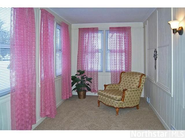 1641 Demont Ave E, Maplewood, MN 55109