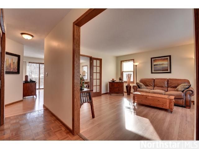 1325 Lexington Ln, Chaska, MN 55318