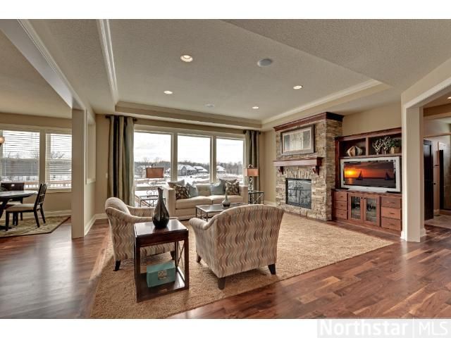 4 Leaf Wing Dr, North Oaks, MN 55127