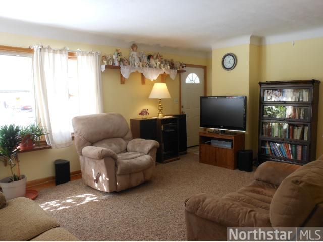 1870 Jackson St, Maplewood, MN 55117